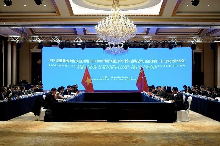 Thúc đẩy kết nối hạ tầng và thông quan tại các cửa khẩu Việt – Trung