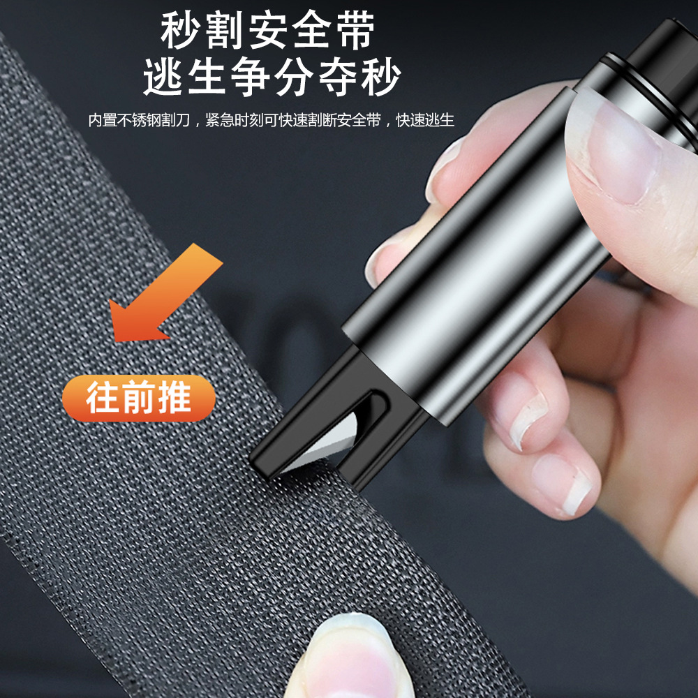 
Ngoài chức năng phá cửa kinh, búa thoát hiểm còn kèm theo chức năng cắt đai an toàn khi ghặp nguy hiểm